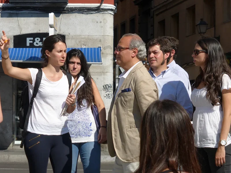 visita-de-alumnos-y-profesores-a-la-plaza-de-la-Cebada